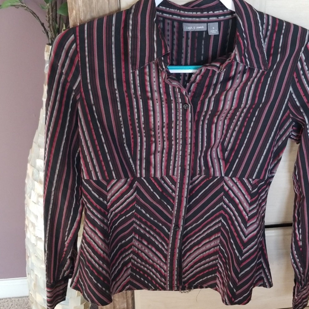Fitted striped shirt